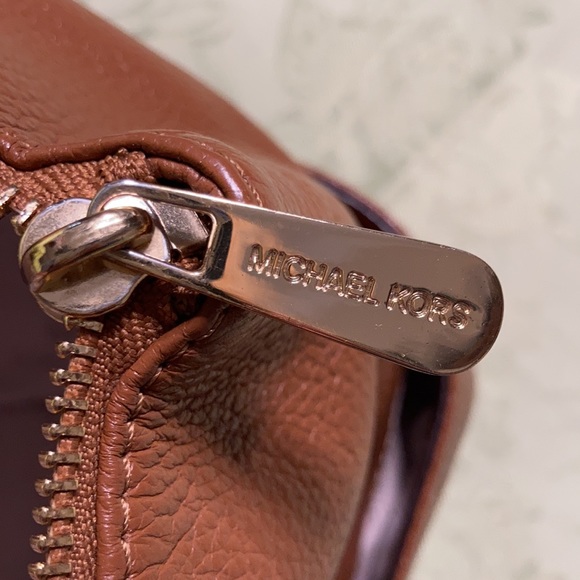 Michael Kors leather shoulder purse. Dark buckskin leather with tan straps - Picture 7 of 8